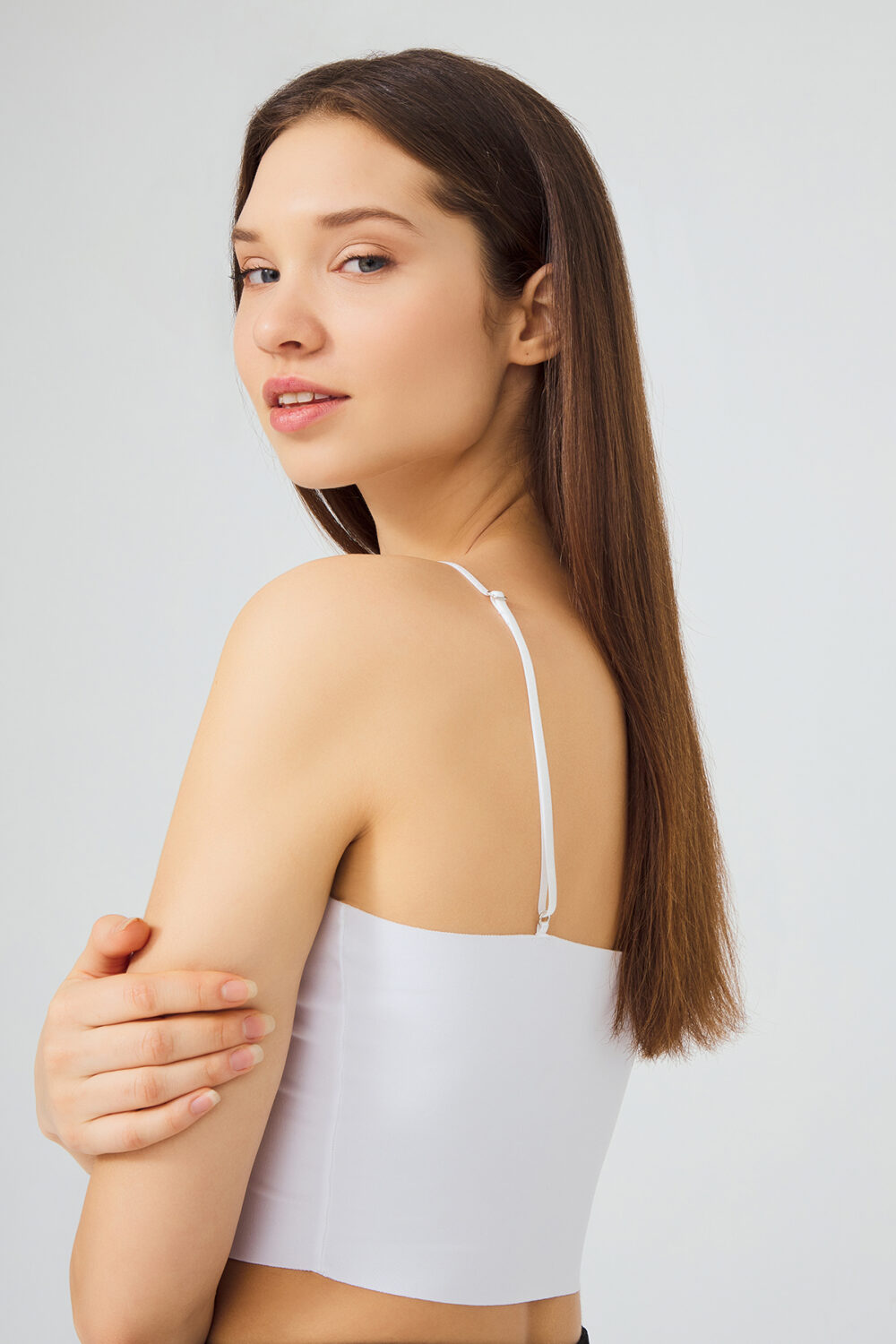 Γυναικείο crop-top μπλουζάκι CottonHill με λεπτή τιράντα λευκό