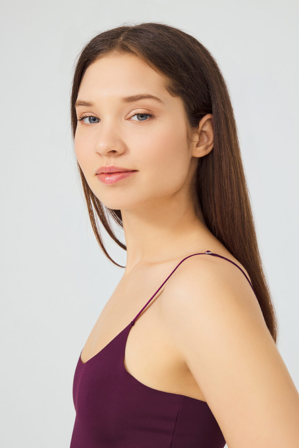 Γυναικείο crop-top μπλουζάκι CottonHill με λεπτή τιράντα μωβ