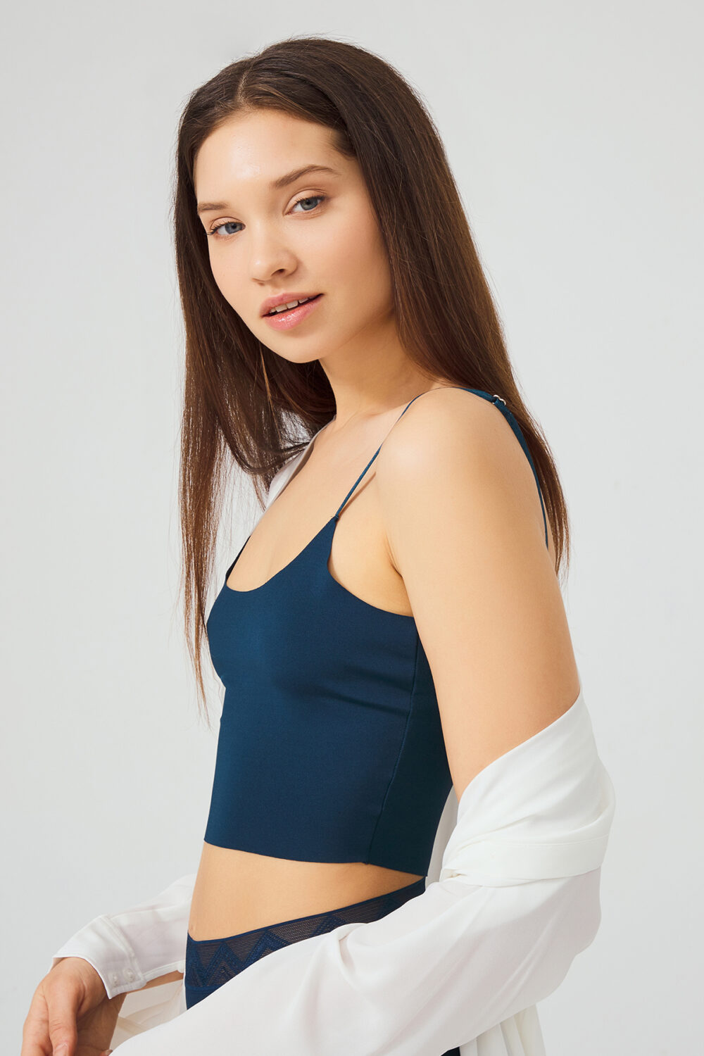 Γυναικείο crop-top μπλουζάκι CottonHill με λεπτή τιράντα πετρόλ