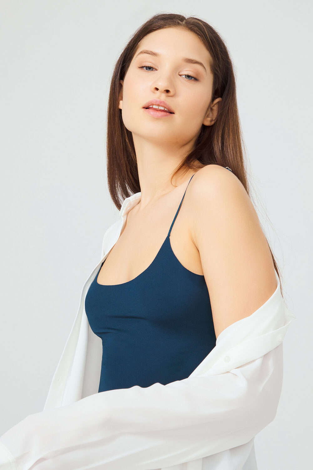 Γυναικείο crop-top μπλουζάκι CottonHill με λεπτή τιράντα πετρόλ