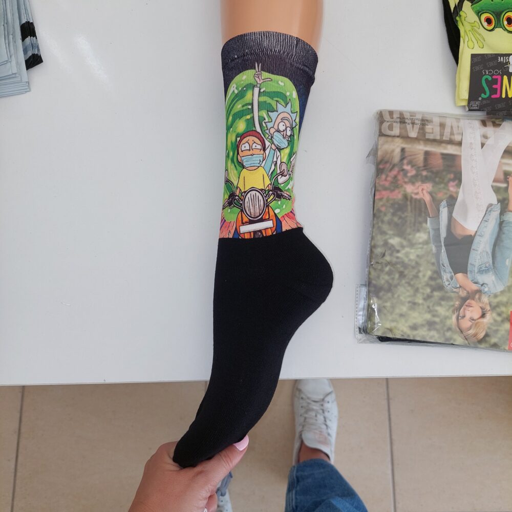 Κάλτσες με print Rick and Morty με μηχανή